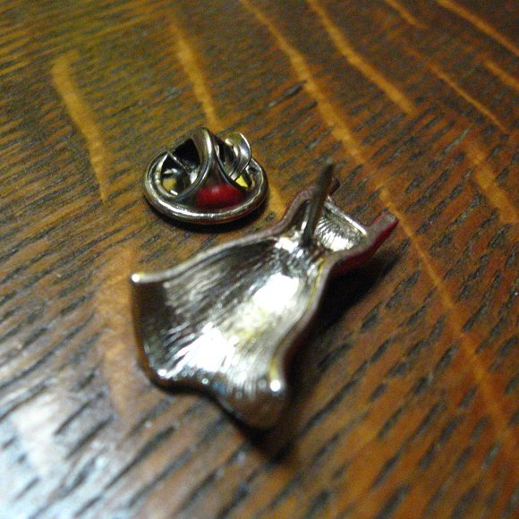 Red Dress Heart Women's Lapel Pin - Picture 3 of 4